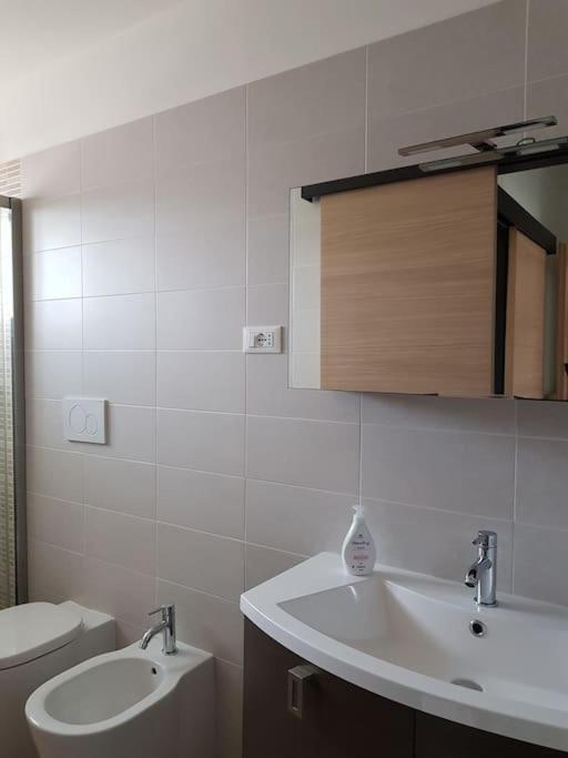 Casa Ellie - Casa Vacanze Con Giardino E Posto Auto Privati Grado Ngoại thất bức ảnh